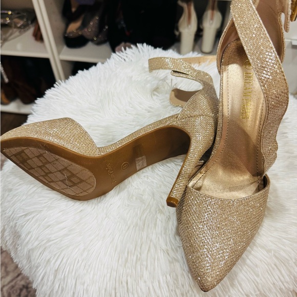 Dream Pairs Women's Gold Glitter Heels - Picture 3 of 3